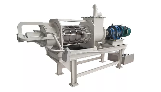 Manure dewatering machine