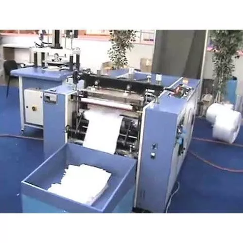 Plastic cutting machine
